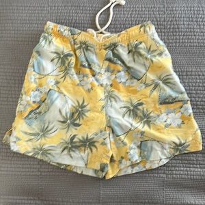 Tommy Bahama Tropical Theme Yellow Men’s Seim Trunks Size Small
